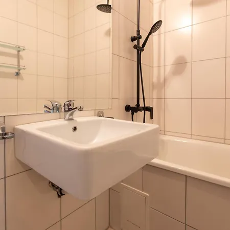 Cedar Iii 2 Bdrm Flat B12 *