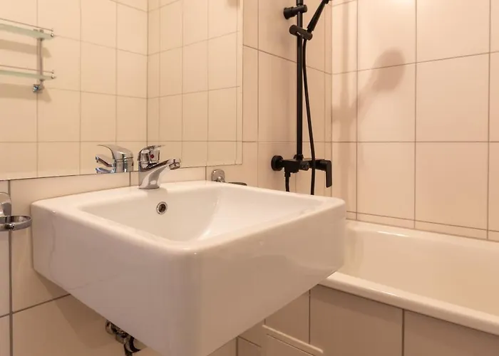 Cedar Iii 2 Bdrm Flat B12 *