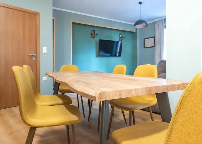 Cedar Iii 2 Bdrm Flat B12 شقة